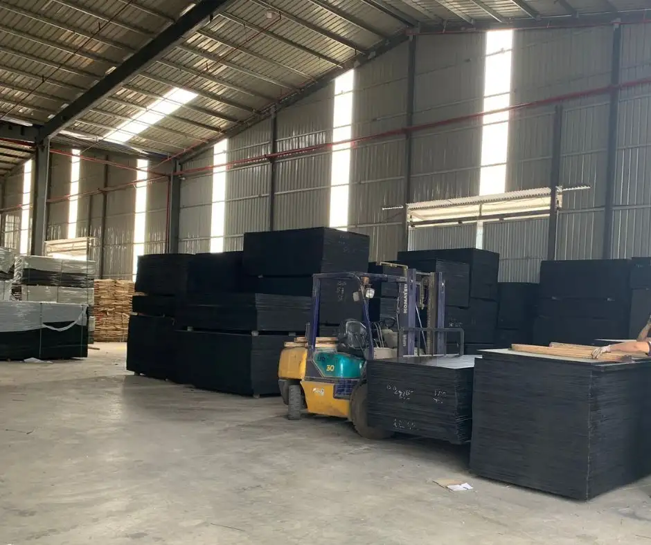 Banner 1.1 ván ép phủ phim Tú Anh 68